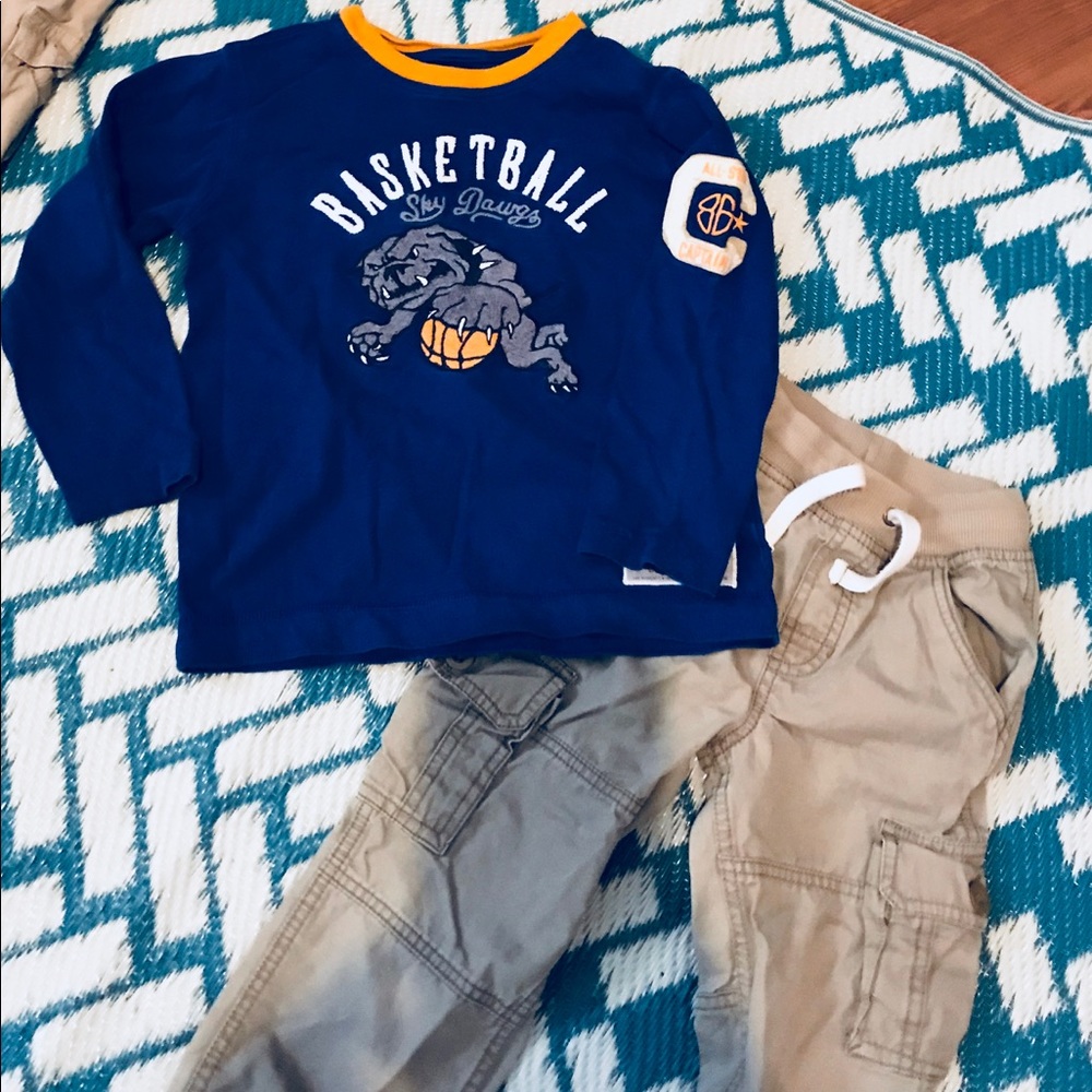 Only worn one time very cute Gap outfit boy size 5